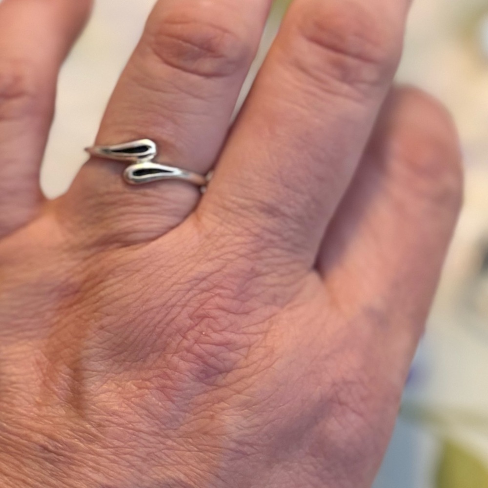 Elegant Silver Women's Ring-925 stamped